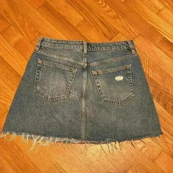 We The Free Distressed Button Fly, Denim Mini Skirt, Size 28/US Size 6. - Picture 5 of 12